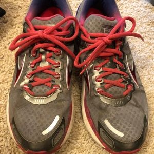 Women’s Brooks Transcend sneakers size 11